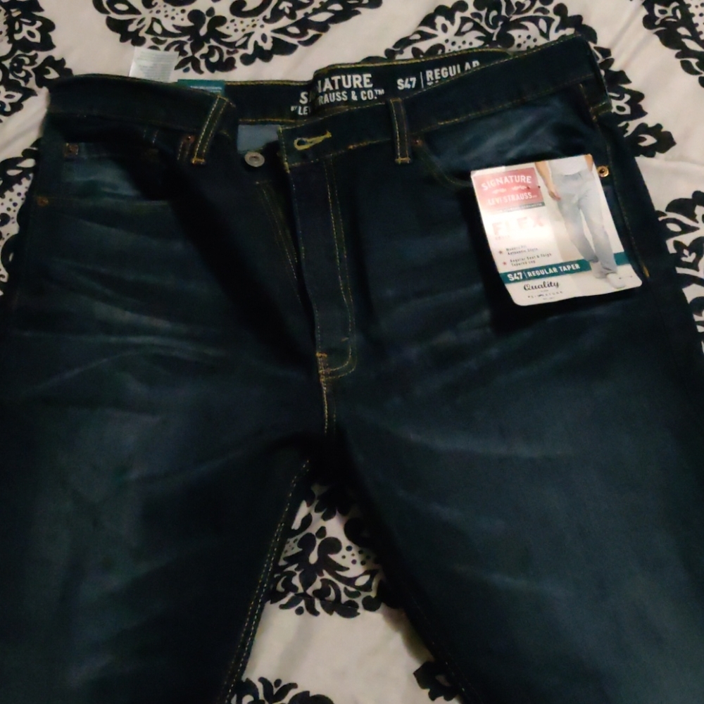 Signature Levi